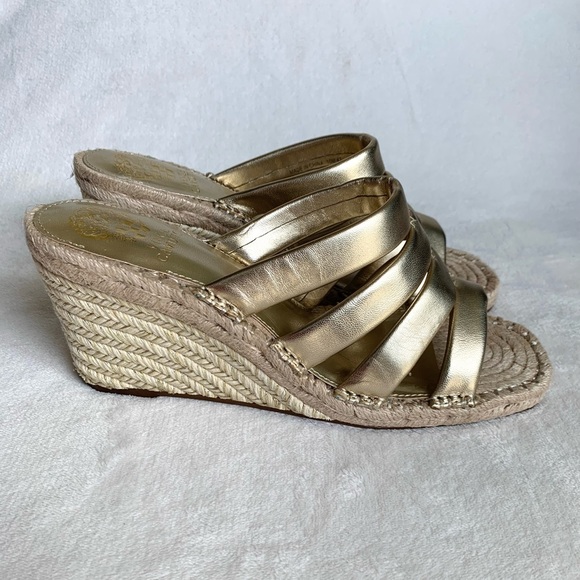 VINCE CAMUTO MOLISANA WEDGE - Picture 1 of 16